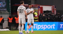 Na snímke hráč Slovana Bratislava Andraž Šporar (99) a hráč Slovana Bratislava Rash Rahim Ibrahim (5).