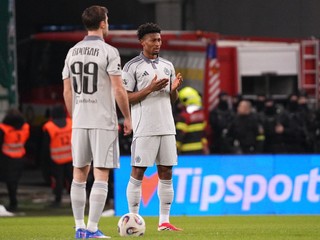 Na snímke hráč Slovana Bratislava Andraž Šporar (99) a hráč Slovana Bratislava Rash Rahim Ibrahim (5).