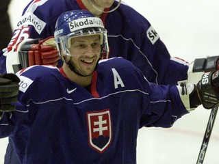 Slovenský útočník Peter Bondra sa teší z gólu vo štvrťfinále MS 2002 proti Kanade.