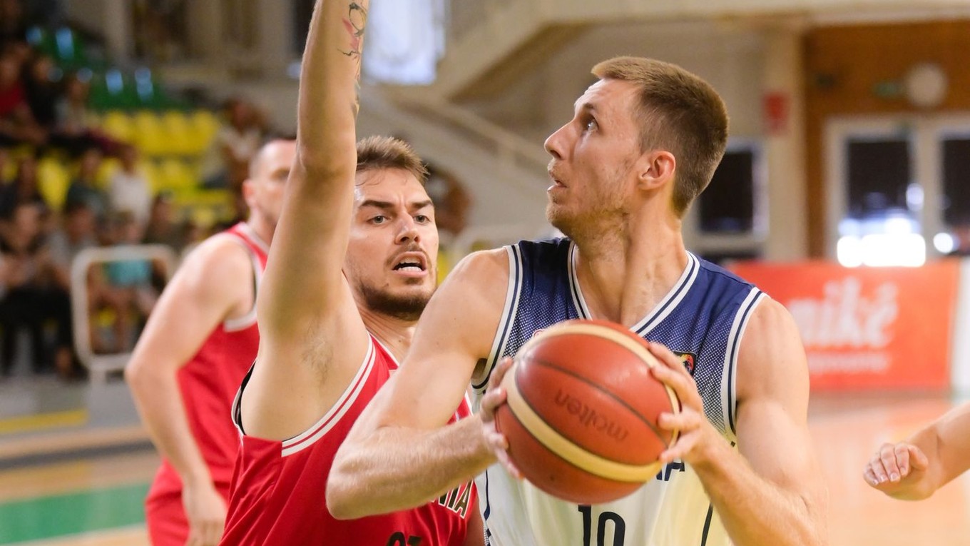 Slovenský basketbalista Vladimír Brodziansky v zápase proti Albánsku.