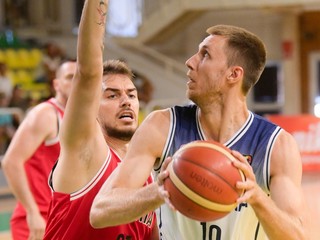 Slovenský basketbalista Vladimír Brodziansky v zápase proti Albánsku.