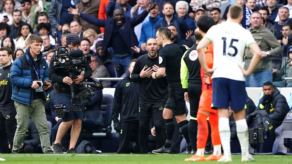 Debakel 1:6 neustál. Tottenham prepustil dočasného trénera