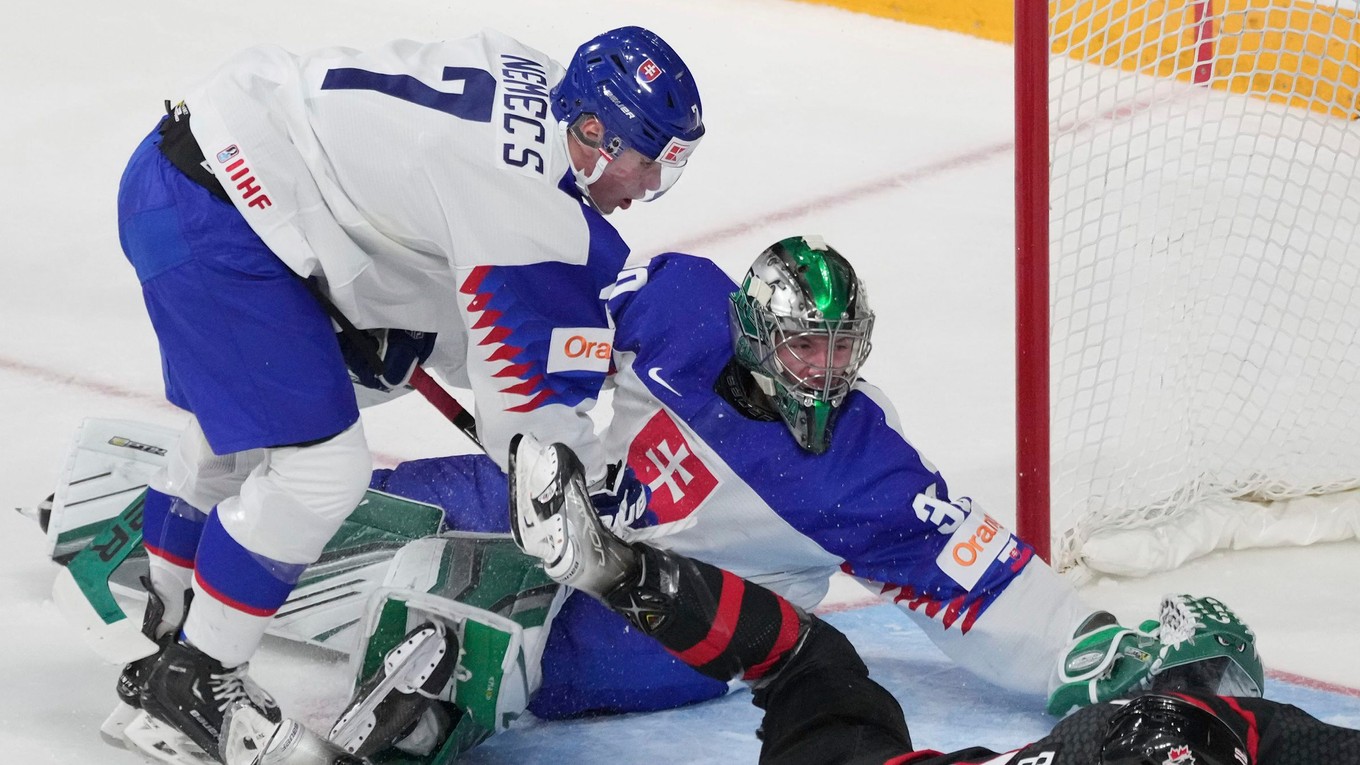 Momentka zo zápasu medzi Slovenskom a Kanadou na MS v hokeji U20. 
