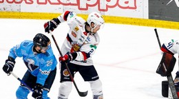 Zľava Radovan Puliš (Slovan), Carter Robertson (Zvolen).