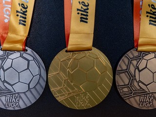 Medaily pre prvé tri tímy Niké ligy. 