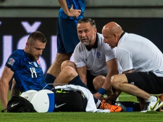 Milan Škriniar sa zranil v zápase Slovensko - Kazachstan v Lige národov.