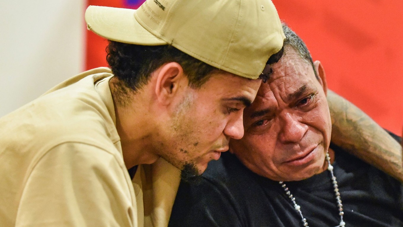 Luis Díaz a jeho otec po prepustení zo zajatia.