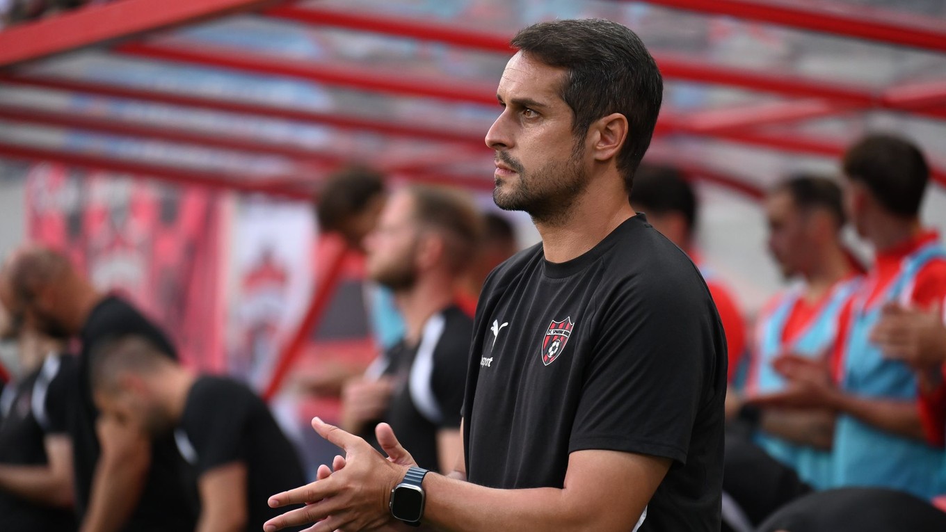 Na snímke tréner Trnavy Antonio Muňoz počas prvého zápasu 2. predkola Konferenčnej ligy FC Spartak Trnava - CSKA 1948 Sofia.