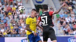 Denys Taraduda (vľavo) a Michal Ďuriš v zápase MFK Zemplín Michalovce - FC Spartak Trnava v 2. kole Niké ligy.