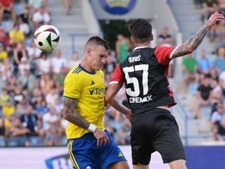 Denys Taraduda (vľavo) a Michal Ďuriš v zápase MFK Zemplín Michalovce - FC Spartak Trnava v 2. kole Niké ligy.