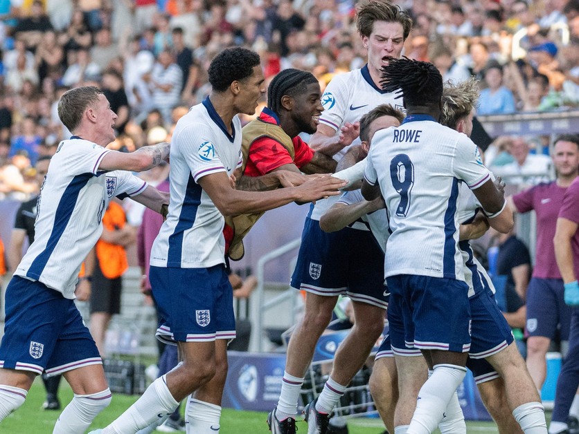 Gólová radosť na 2:1 pre Anglicko počas semifinále Anglicko - Holandsko na ME hráčov do 21 rokov.