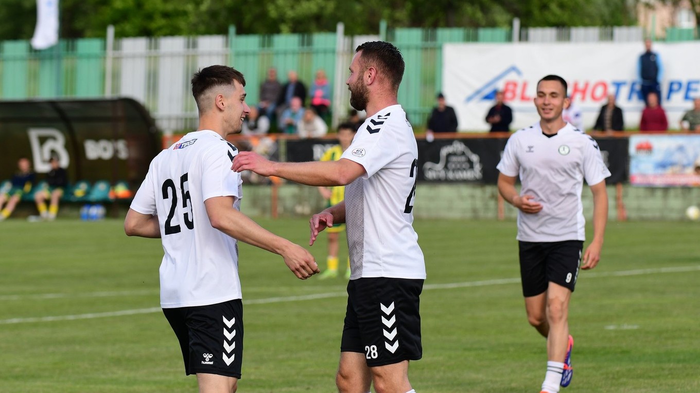 Futbalisti OFK Baník Lehota pod Vtáčnikom.
