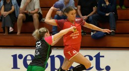 vpravo Karin Bujnochová (Šaľa)
