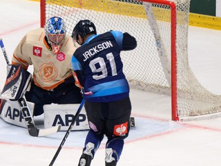 Na snímke zľava Ludvig Persson (Växjö) a Robby Jackson (Nitra) v druhom kole základnej časti Ligy majstrov medzi HK Nitra a Växjö Lakers 6. septembra 2026 v Nitre. FOTO TASR - Henrich Mišovič
- Slovensko
- šport
- hokej
- druhé
- kolo
- základná
- časť
- Liga
- majstrov
- LM
- NRX