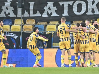 Radosť hráčov DAC po strelení gólu.