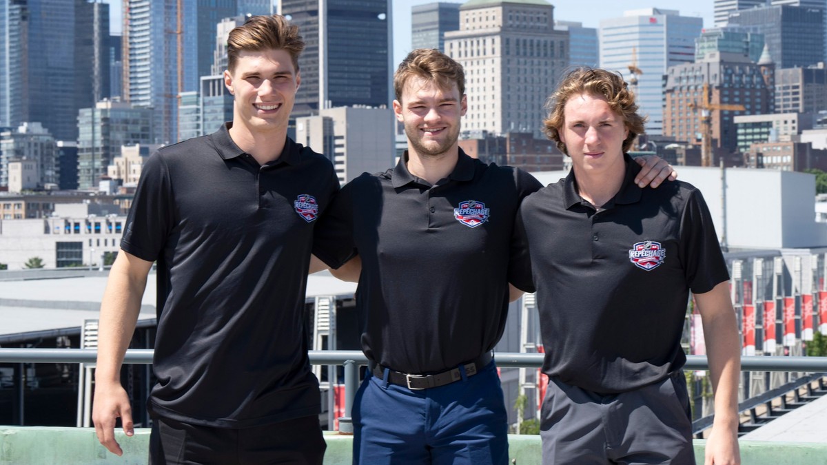 Zľava Juraj Slafkovský, Shane Wright a Logan Cooley pred Draftom NHL 2022.