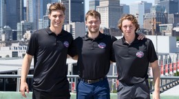 Zľava Juraj Slafkovský, Shane Wright a Logan Cooley pred Draftom NHL 2022.