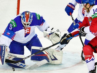 Adam Húska v zápase Slovensko - Česko na MS v hokeji 2021.