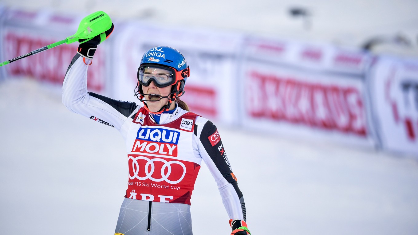 Petra Vlhová vyhrala slalom v Aare 2021.