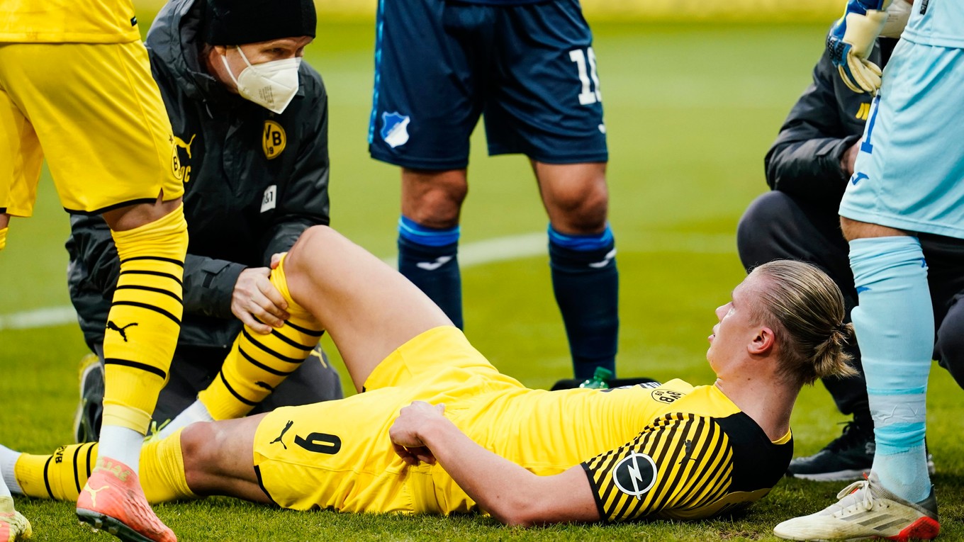 Zranenie nórskeho útočníka Dortmundu Erlinga Haalanda.