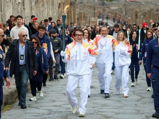 Jackie Chan niesol olympijský oheň cez Pompeje