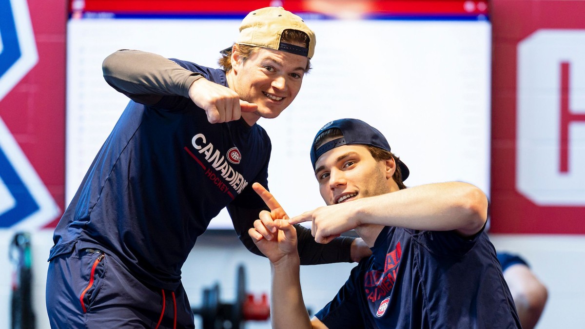 Cole Caufield a Juraj Slafkovský.