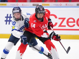 Fotka zo zápasu Kanada - Fínsko na MS v hokeji žien 2025.