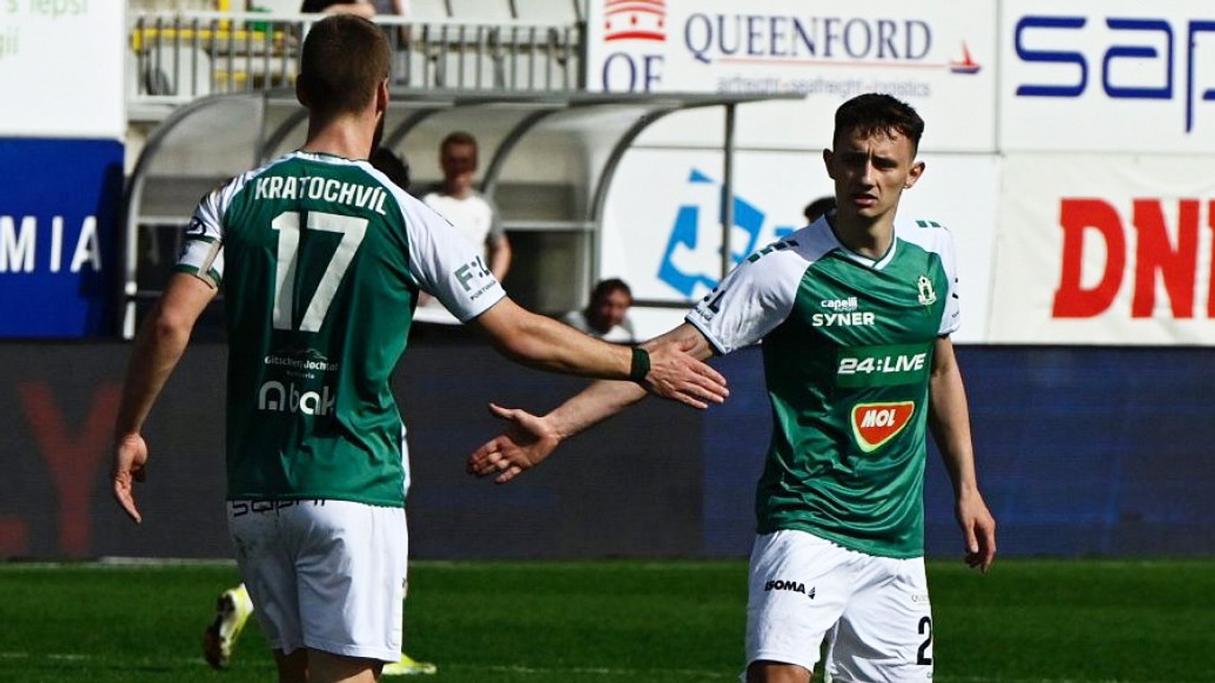 Vpravo Dominik Hollý v drese FK Jablonec.