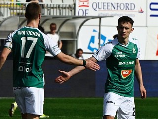 Vpravo Dominik Hollý v drese FK Jablonec.