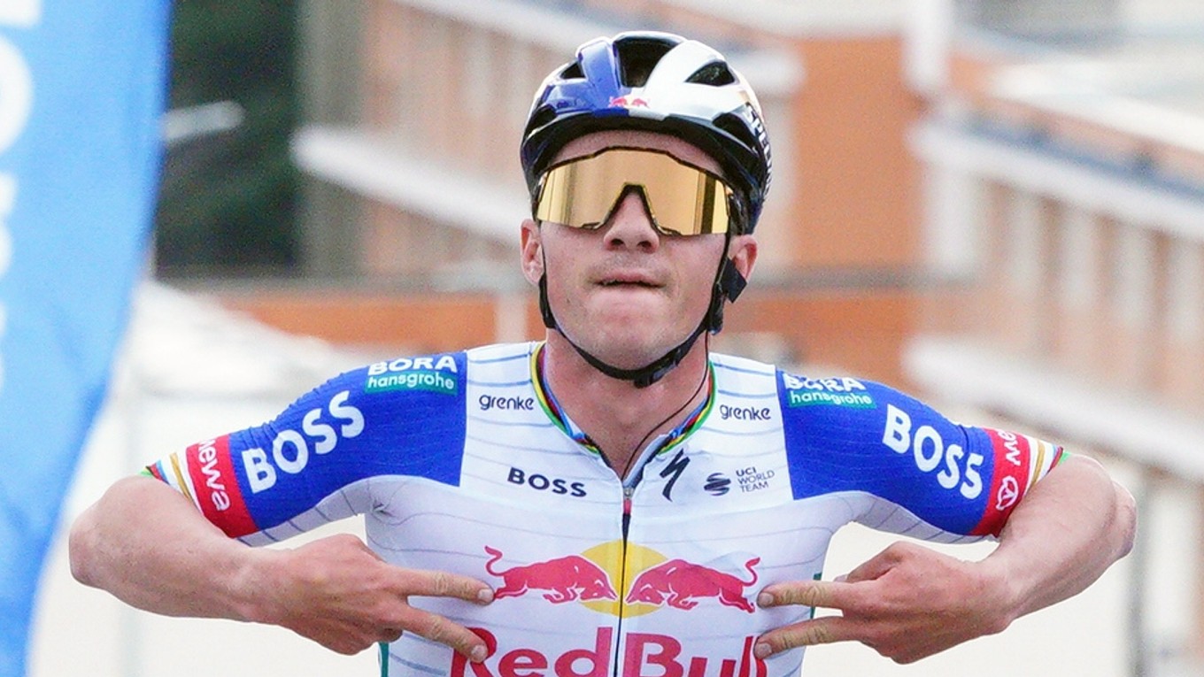 Belgický cyklista Remco Evenepoel v drese tímu Red Bull - BORA - hansgrohe.