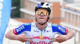 Belgický cyklista Remco Evenepoel v drese tímu Red Bull - BORA - hansgrohe.