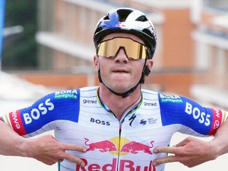 Belgický cyklista Remco Evenepoel v drese tímu Red Bull - BORA - hansgrohe.