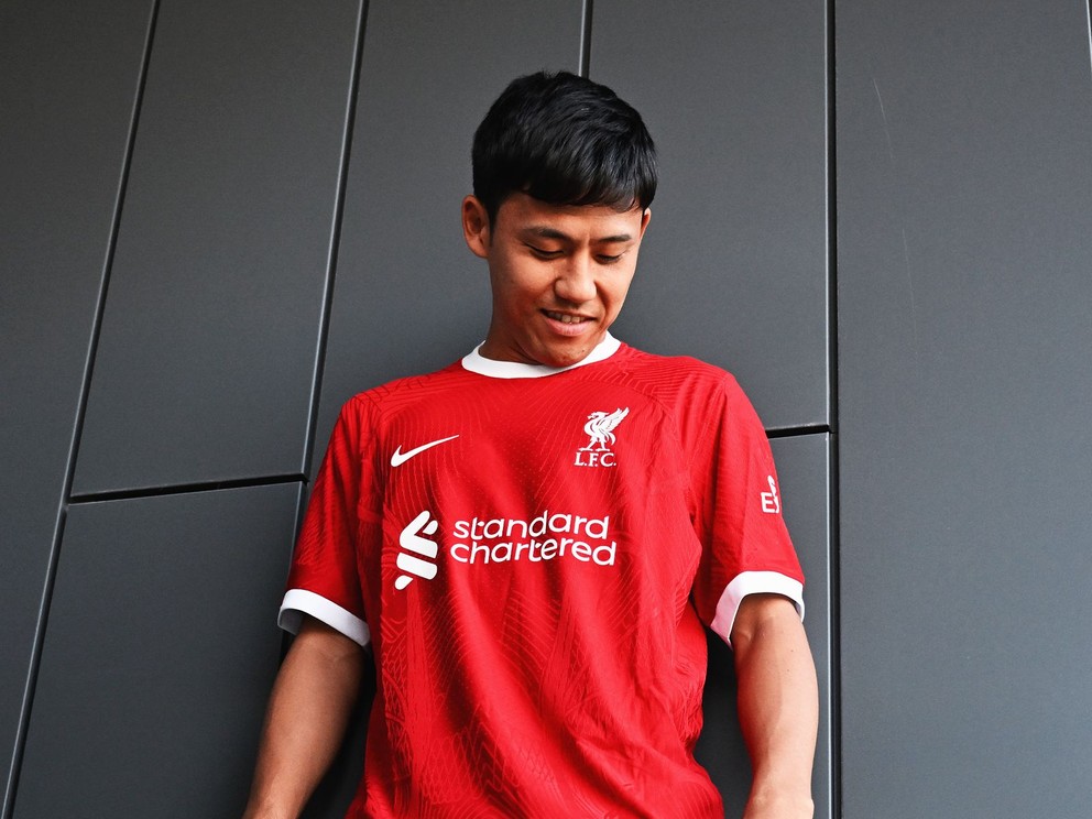 Wataru Endó v drese Liverpool FC.