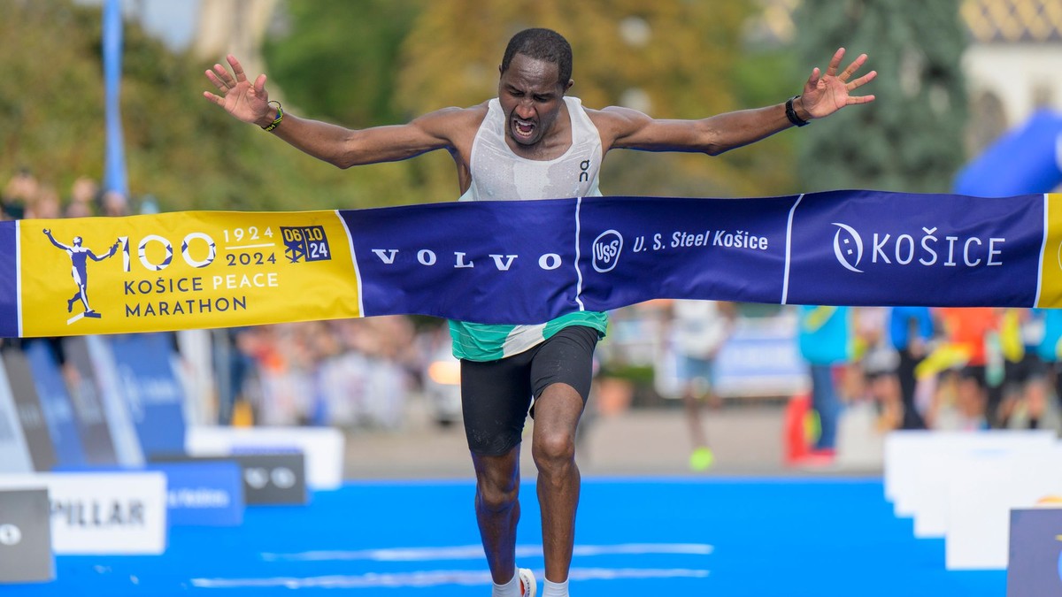 Víťaz maratónu Keňan Denis Kipngeno Chirchir.