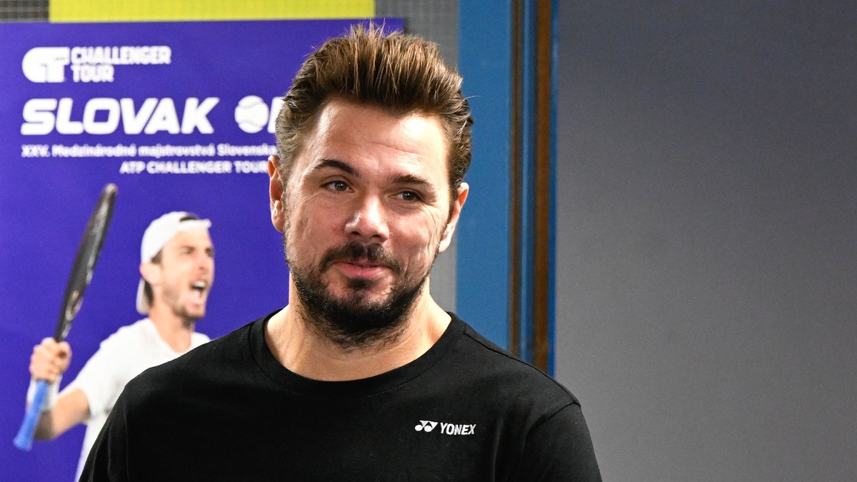 Švajčiarsky tenista Stan Wawrinka sa usmieva počas tlačovej konferencie v Bratislave.