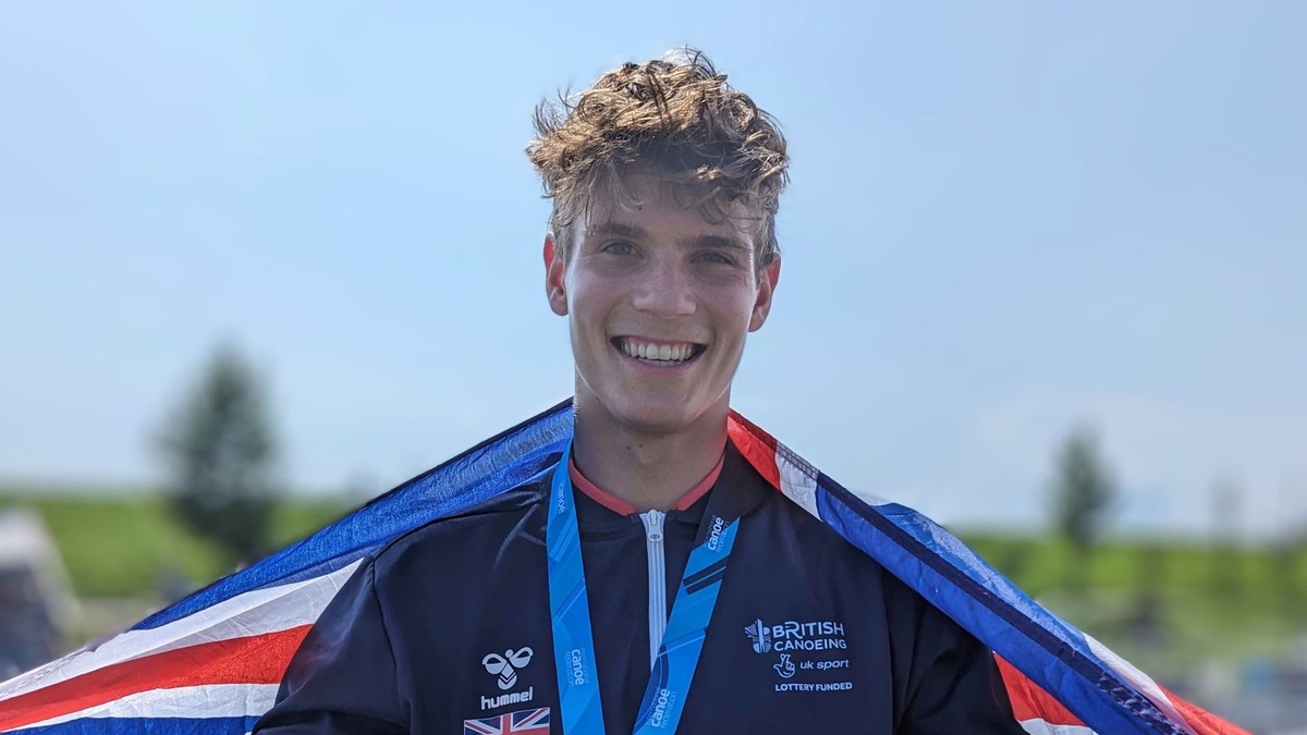 Britský vodný slalomár Kurts Adams Rozentals.