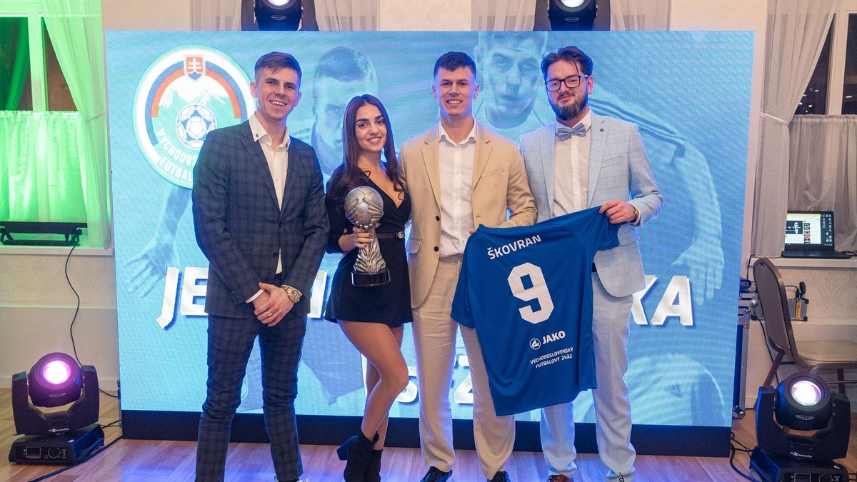 Jakub Škovran na vyhlásení jedenástky roka 2025.