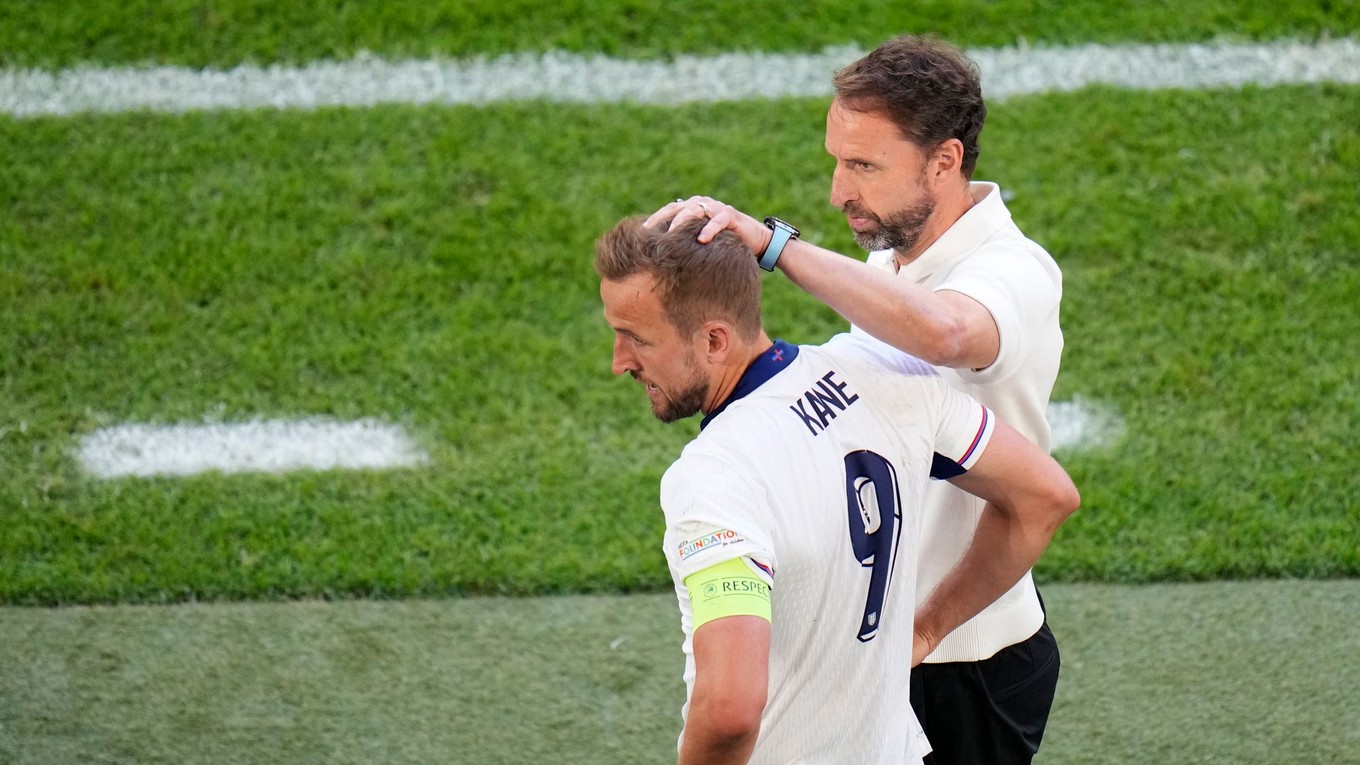 Tréner Anglicka Gary Southgate a kapitán Harry Kane počas EURO 2024.