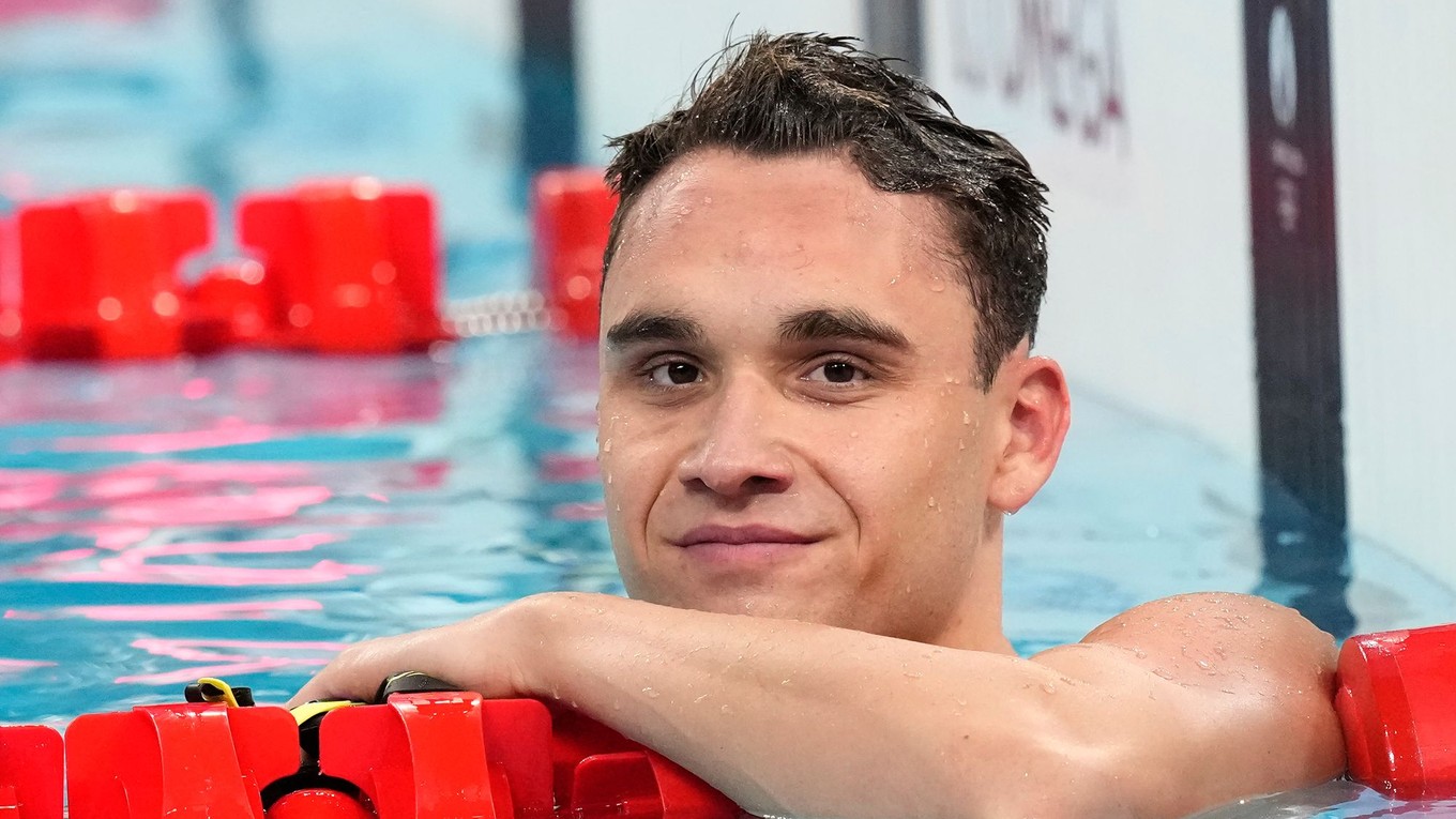 Maďarský plavec Kristóf Milák po víťazstve vo finále na 100 m motýlik na OH 2024.