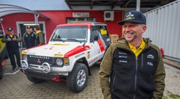 Navigátor Ľuboš Schwarzbacher pred odchodom Ulrich Schwarzbacher Dakar Teamu na Dakar Classic v Saudskej Arábii.