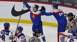 Michal Svrček sa teší z gólu v zápase Slovensko - USA na MS v hokeji U20 2026.
