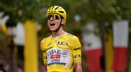Tadej Pogačar v žltom drese na Tour de France 2026.