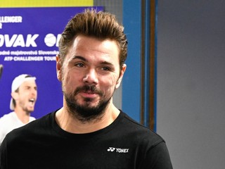 Švajčiarsky tenista Stan Wawrinka sa usmieva počas tlačovej konferencie v Bratislave.