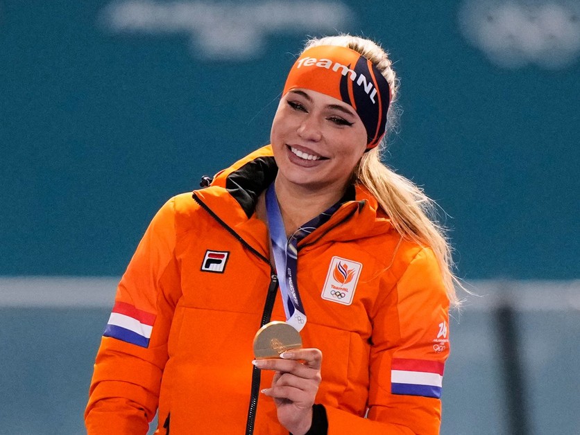 Holandská rýchlokorčuliarka Jurra Leerdamová sa raduje zo zisku zlatej medaily.