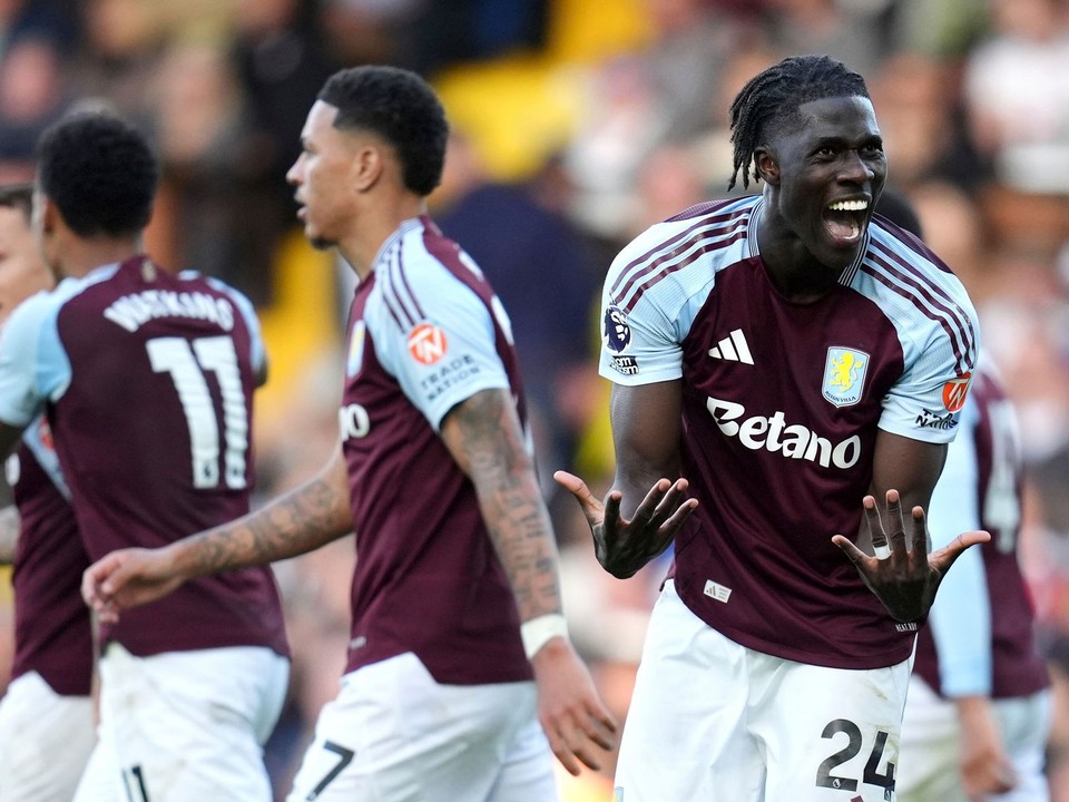 Amadou Onana sa teší z gólu v zápase 8. kola Premier League FC Fulham - Aston Villa.