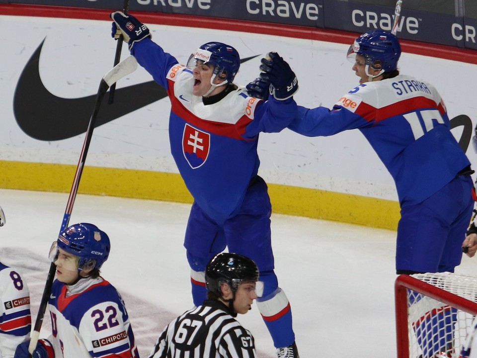 Michal Svrček sa teší z gólu v zápase Slovensko - USA na MS v hokeji U20 2026.
