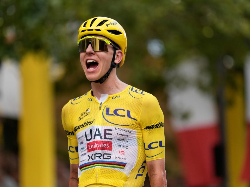 Tadej Pogačar v žltom drese na Tour de France 2026.