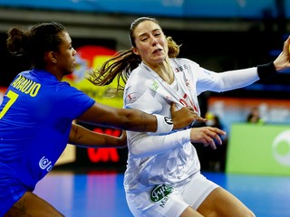 Momentka zo zápasu Dánsko vs. Brazília na MS v hádzanej žien 2021.