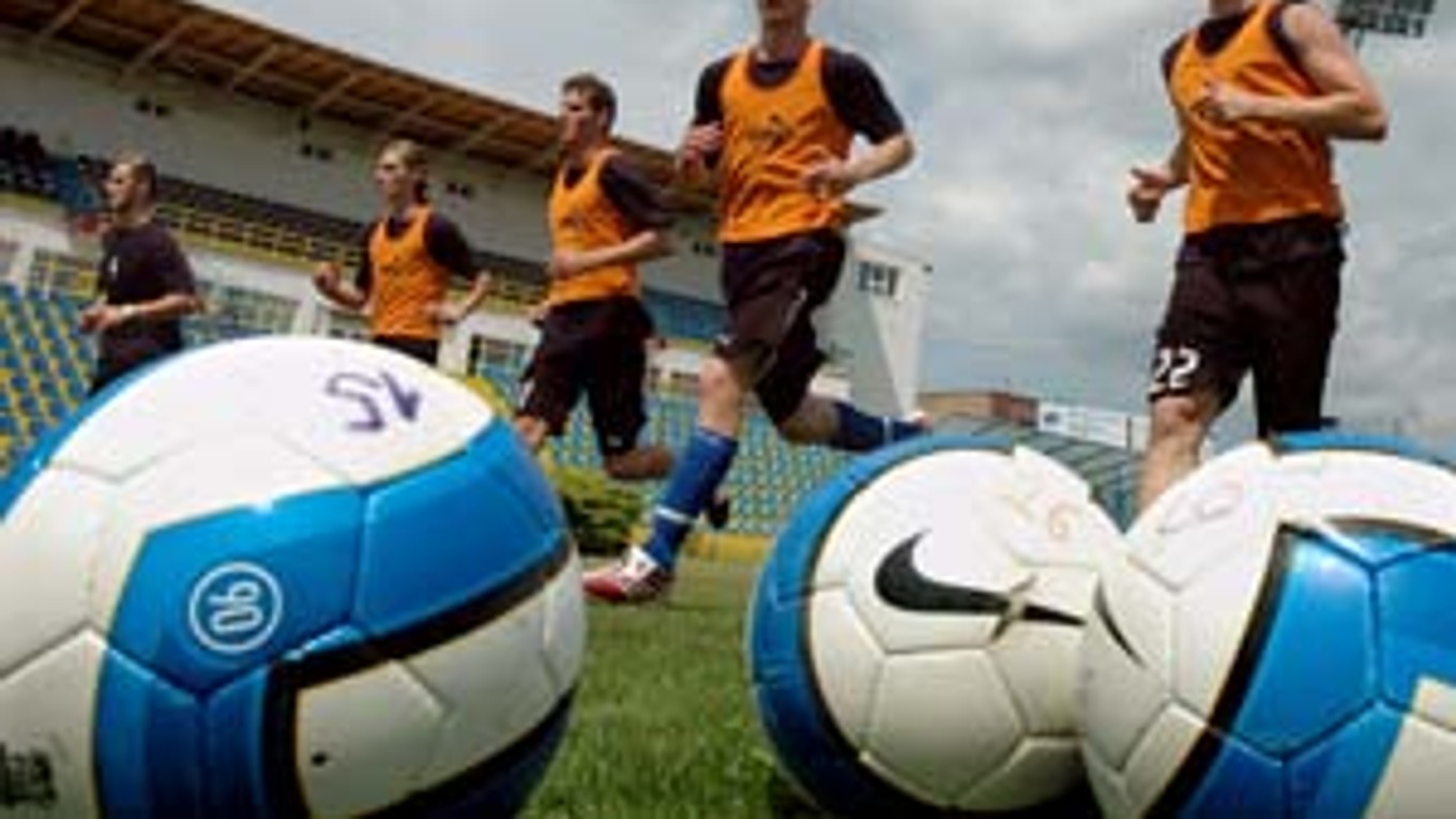 Lopta je opäť v strede pozornosti.