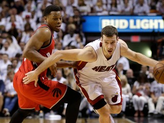 Goran Dragič (vpravo) v drese tímu Miami Heat.